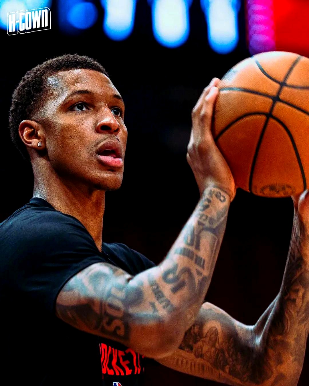 深圳队险胜雄鹿，范弗利特关键制胜